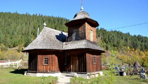 Biserica - vedere exterioară